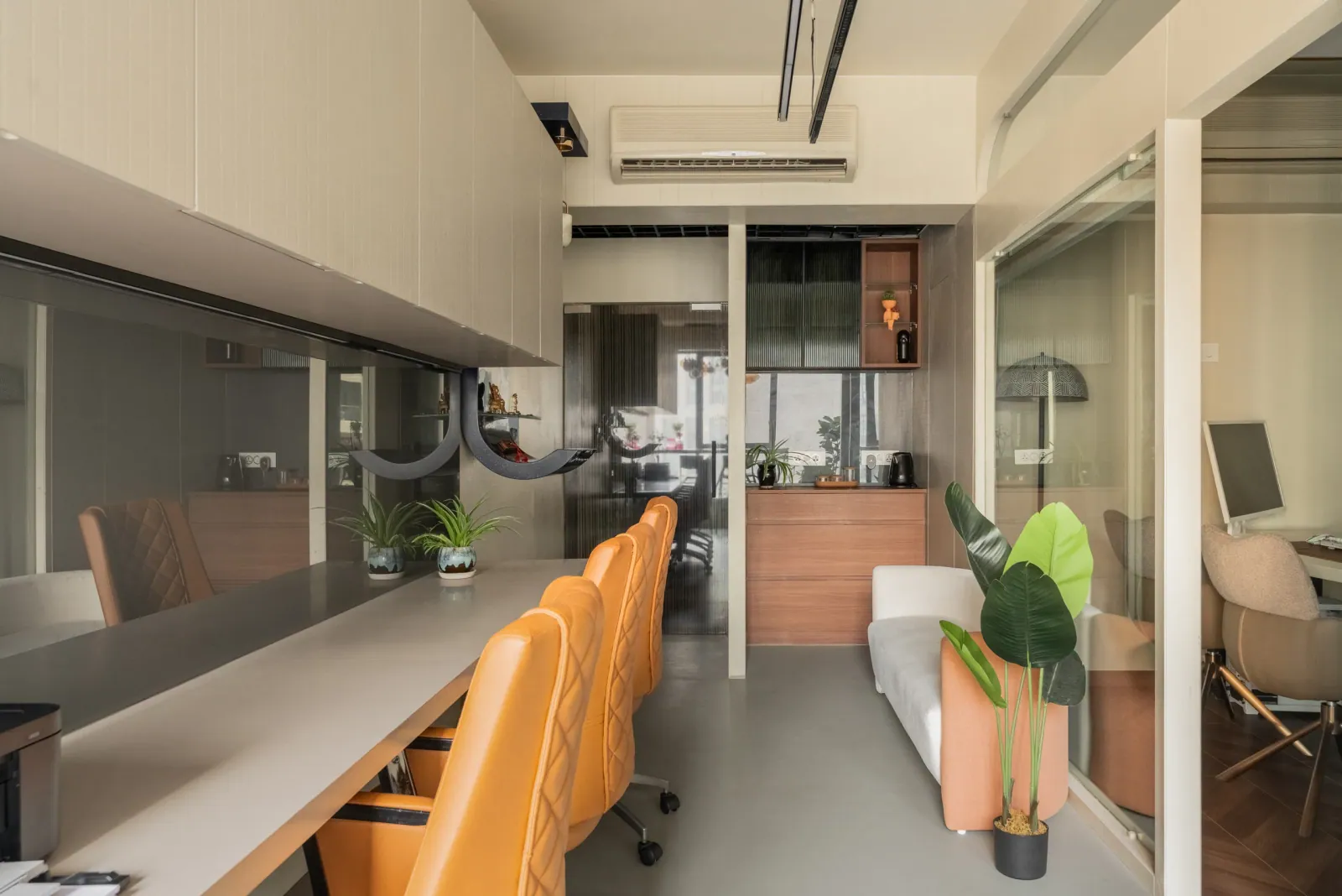 Open workstations at Ekaya Design Studio Office, interior design by Ekaya Design Studio