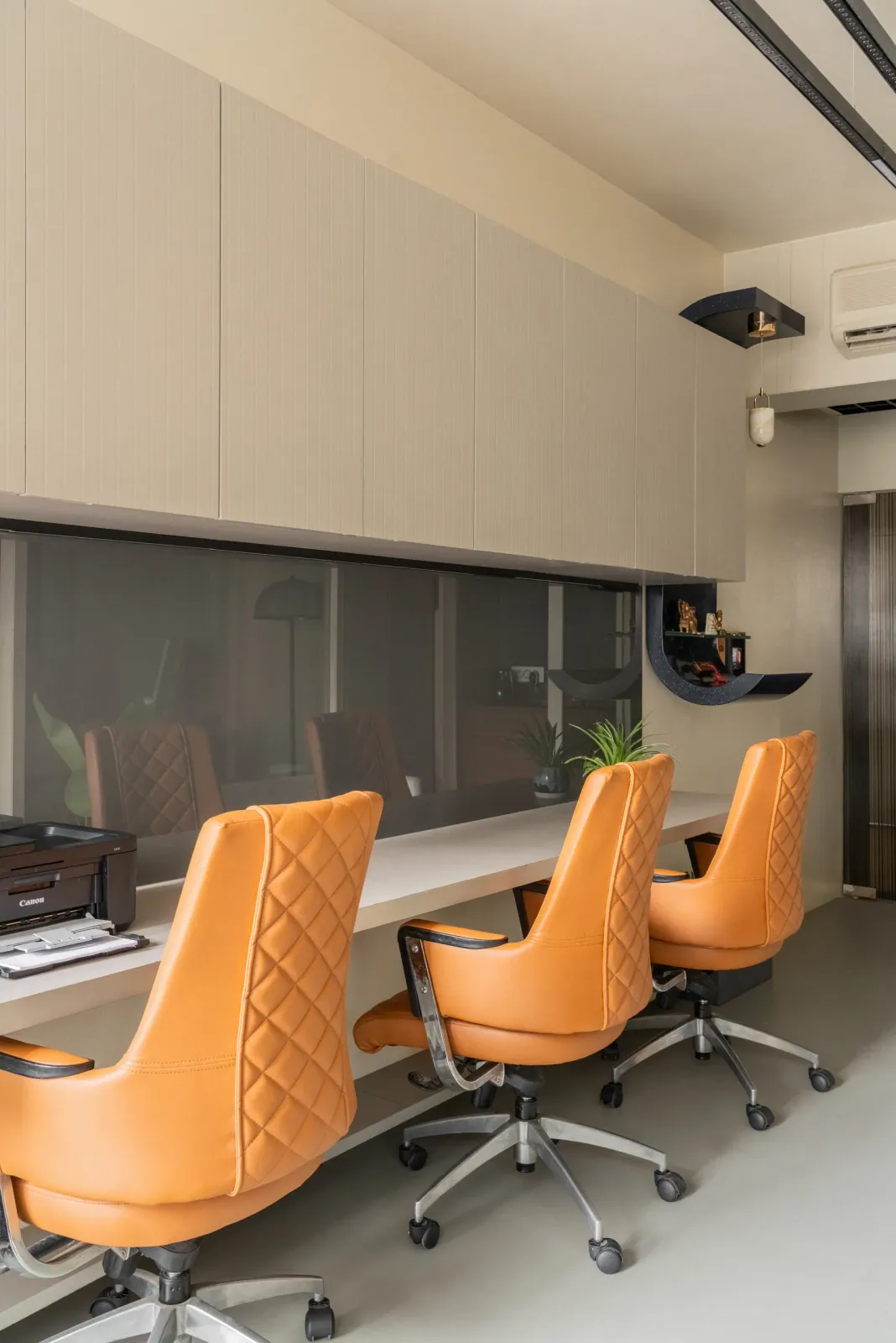 Open workstations at Ekaya Design Studio Office, interior design by Ekaya Design Studio