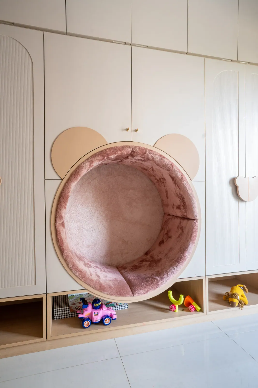 Kids' bedroom at Swati Parkside, interior design by Ekaya Design Studio